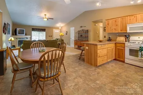 52568 Drafter Rd, La Pine, OR 97739 photo 6