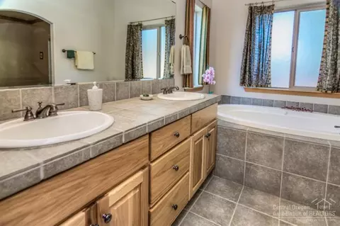 61114 Halley St, Bend, OR 97702 photo 9