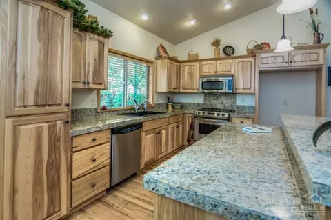61114 Halley St, Bend, OR 97702 photo 6