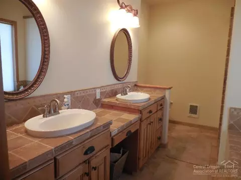 54871 E Jack Pine Rd, Bend, OR 97707 photo 11