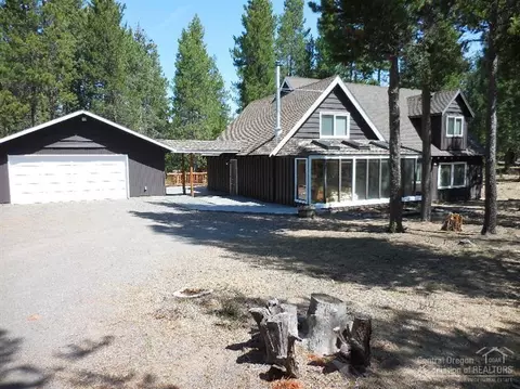 54871 E Jack Pine Rd, Bend, OR 97707 photo 2