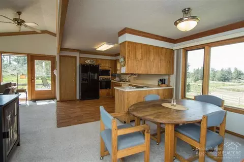 23220 Highway 20, Bend, OR 97701 photo 11