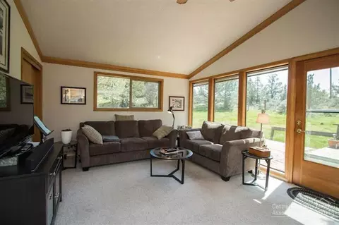 23220 Highway 20, Bend, OR 97701 photo 5