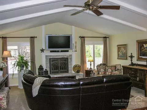 61015 Springcrest Dr, Bend, OR 97702 photo 3