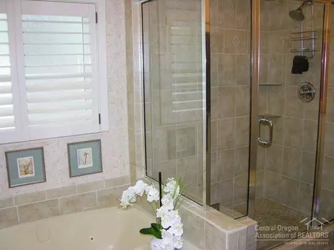 61015 Springcrest Dr, Bend, OR 97702 photo 10
