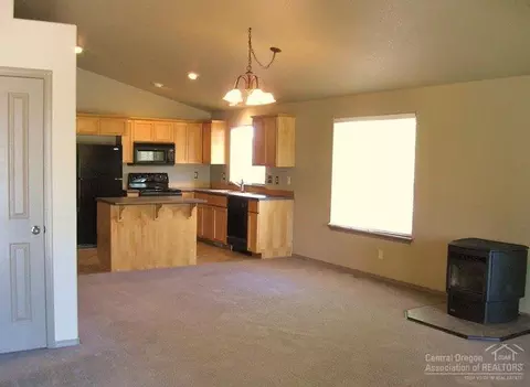 63329 Vogt Rd, Bend, OR 97701 photo 2