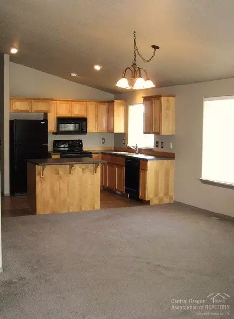 63329 Vogt Rd, Bend, OR 97701 photo 3