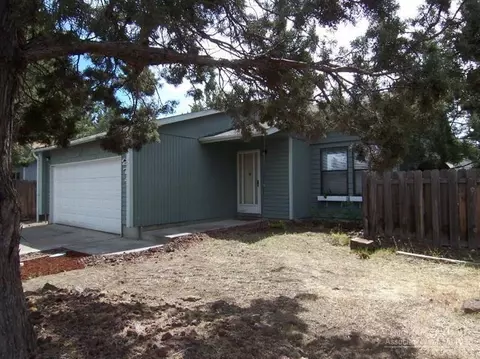 2748 NE Ocker Dr, Bend, OR 97701 photo 2