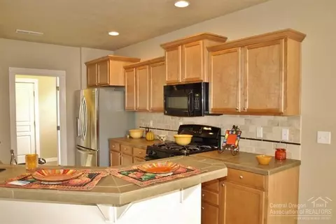21194 Keyte Rd, Bend, OR 97701 photo 6