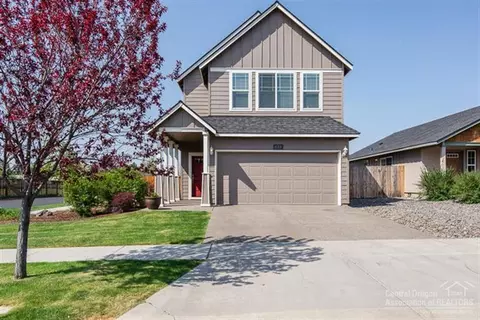 827 NE Locksley Dr, Bend, OR 97701 photo 2