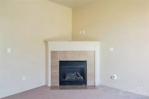 827 NE Locksley Dr, Bend, OR 97701 photo 11