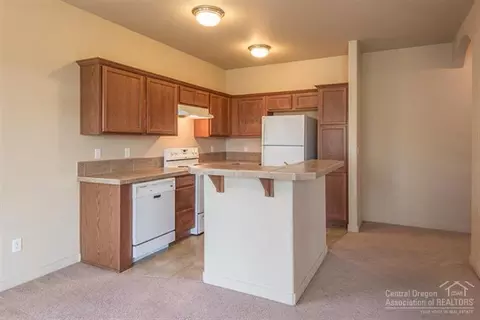 827 NE Locksley Dr, Bend, OR 97701 photo 7