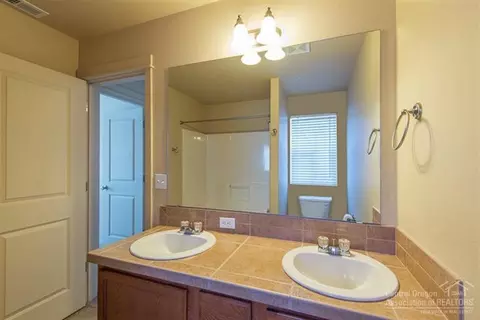827 NE Locksley Dr, Bend, OR 97701 photo 17