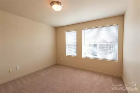 827 NE Locksley Dr, Bend, OR 97701 photo 16