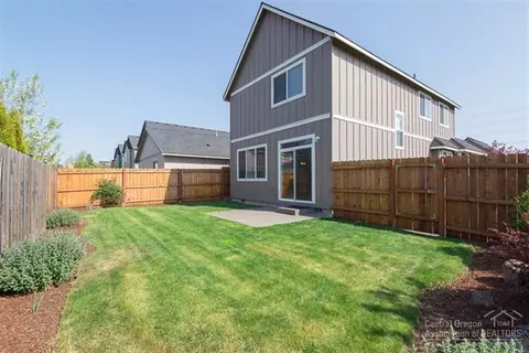 827 NE Locksley Dr, Bend, OR 97701 photo 4