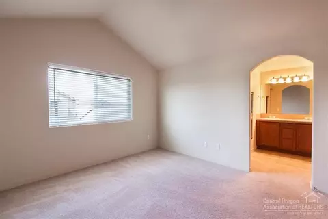 827 NE Locksley Dr, Bend, OR 97701 photo 18