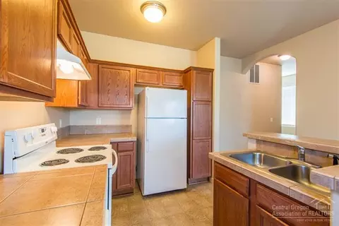 827 NE Locksley Dr, Bend, OR 97701 photo 6