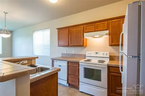 827 NE Locksley Dr, Bend, OR 97701 photo 8