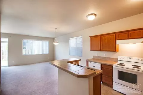 827 NE Locksley Dr, Bend, OR 97701 photo 5