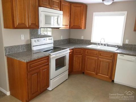 16421 Sprague Loop, La Pine, OR 97739 photo 9