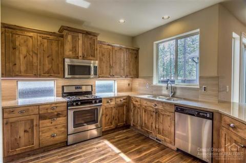 60375 SE Hedgewood Ln, Bend, OR 97702 photo 2