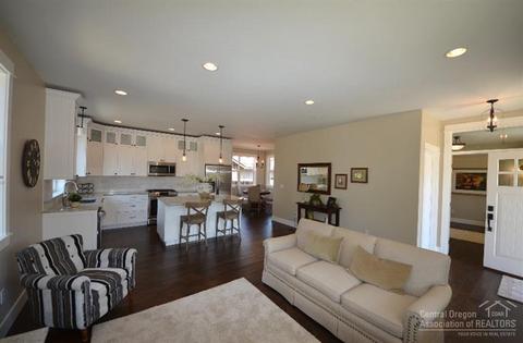 21055 Don St, Bend, OR 97701 photo 3
