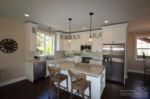 21055 Don St, Bend, OR 97701 photo 4