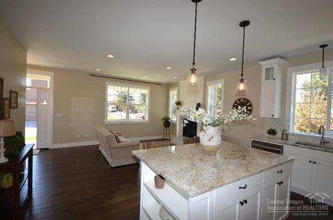 21055 Don St, Bend, OR 97701 photo 5