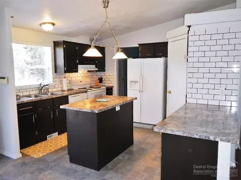 53067 Loop Dr, La Pine, OR 97739 photo 13