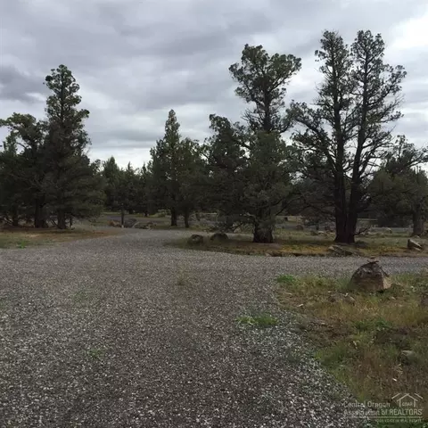 20914 Gift Rd, Bend, OR 97701 photo 2
