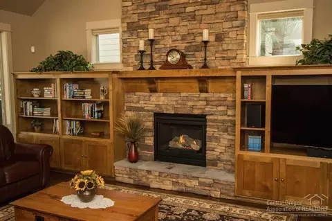 19154 Park Commons Dr, Bend, OR 97701 photo 6