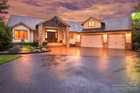 21222 Gift Rd, Bend, OR 97701 photo 1