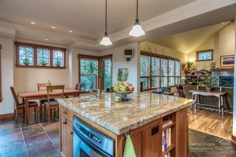 2011 NW 4th St, Bend, OR 97701 photo 9