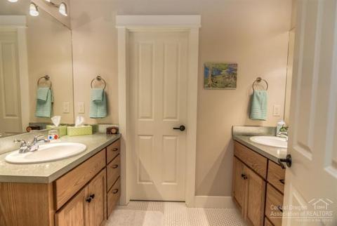2011 NW 4th St, Bend, OR 97701 photo 17