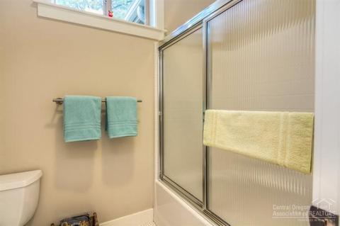 2011 NW 4th St, Bend, OR 97701 photo 18