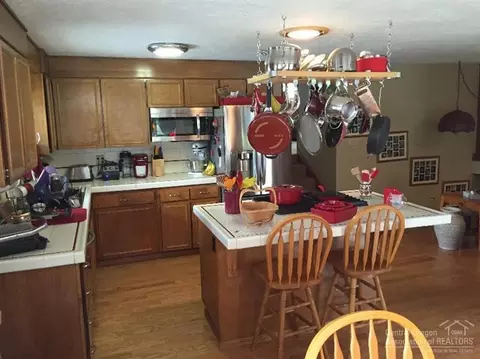 1609 SE Ramsay Rd, Bend, OR 97702 photo 2