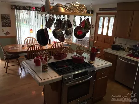1609 SE Ramsay Rd, Bend, OR 97702 photo 5