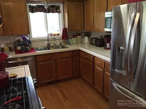1609 SE Ramsay Rd, Bend, OR 97702 photo 3