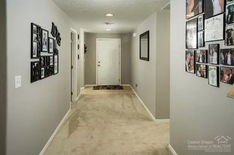 20678 Beaumont Dr, Bend, OR 97701 photo 6