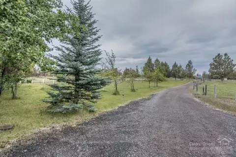 62062 Cody Rd, Bend, OR 97701 photo 2