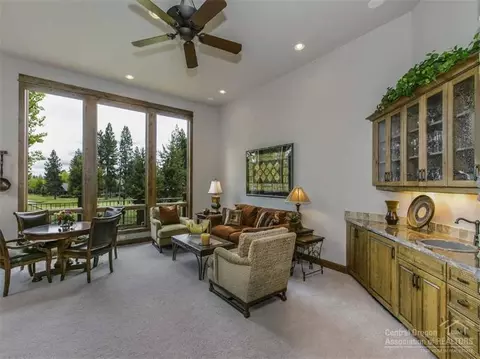 19478 Green Lakes Loop, Bend, OR 97702 photo 4