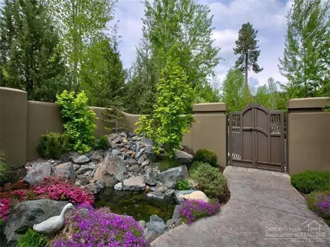 19478 Green Lakes Loop, Bend, OR 97702 photo 2