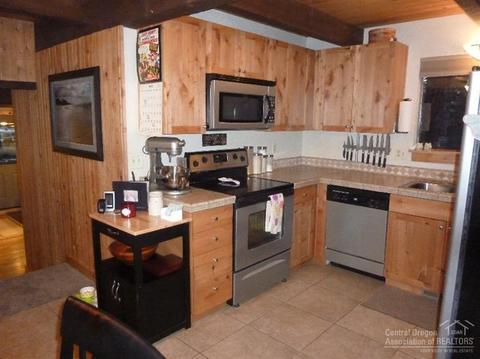 60589 Springtree Ct, Bend, OR 97702 photo 2