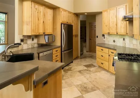 362 NW Phils Loop, Bend, OR 97701 photo 12