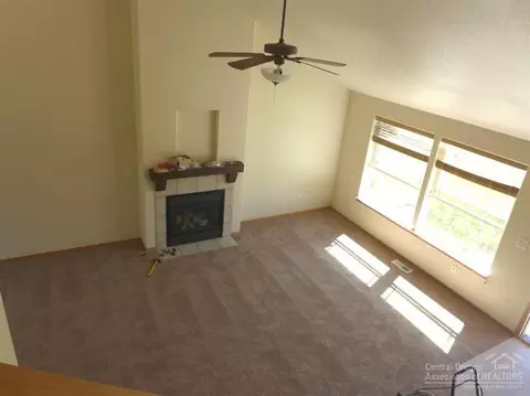 20549 Dylan Loop, Bend, OR 97702 photo 2