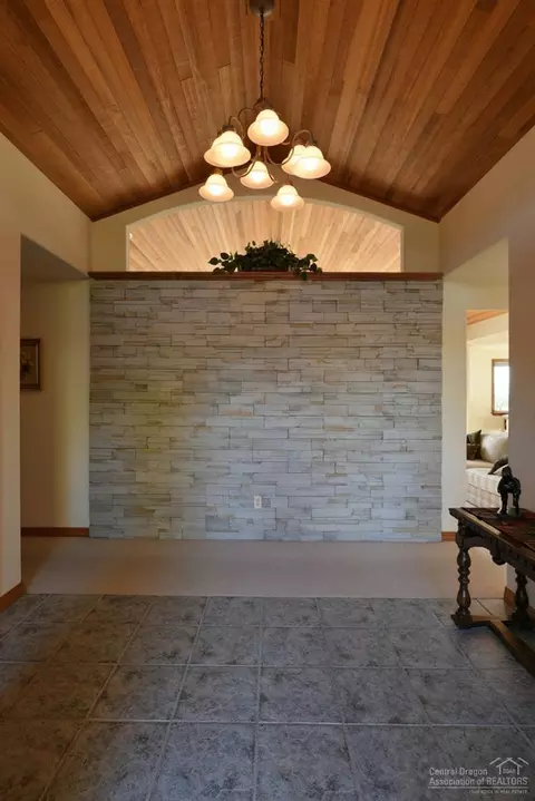 60445 Sunridge Dr, Bend, OR 97702 photo 8