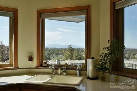 60445 Sunridge Dr, Bend, OR 97702 photo 9