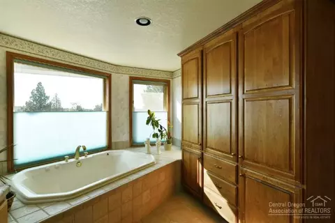 60445 Sunridge Dr, Bend, OR 97702 photo 20