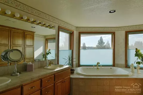 60445 Sunridge Dr, Bend, OR 97702 photo 19