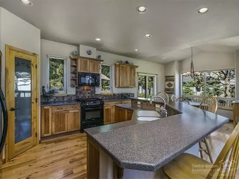 1147 NW Olympic Ct, Bend, OR 97703 photo 10